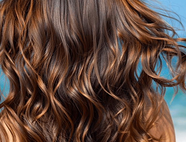 Jak radzić sobie z wypadaniem włosów po zabiegach chemicznych? EasyHair.pl